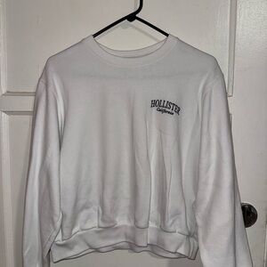 Hollister Women's Classic White Crew Neck Sweater